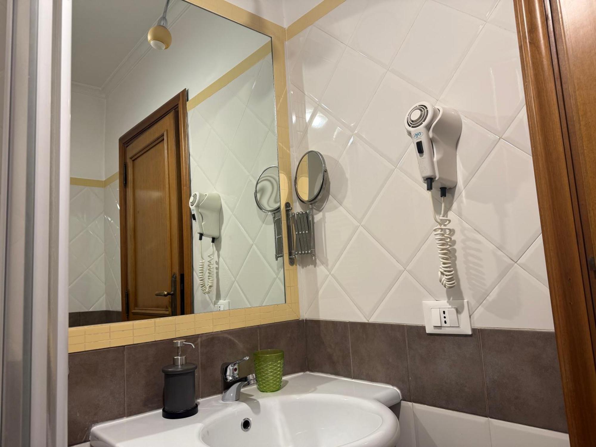 Ferienwohnung Anthony House, Anthony Floor 3, Castro Pretorio Rom Exterior foto